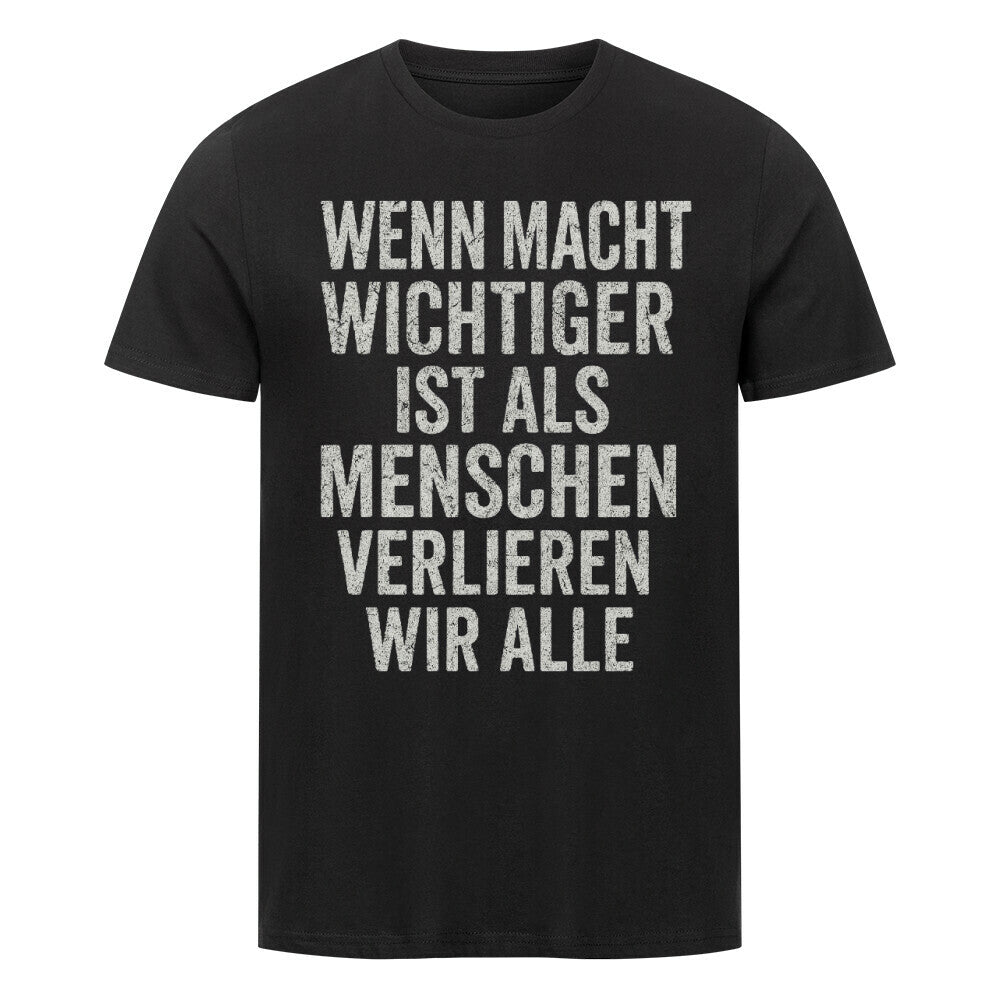 Weißer, körniger Text „Wenn Macht wichtiger ist als Menschen verlieren wir alle“ auf schwarzem Hintergrund. Schwarz
