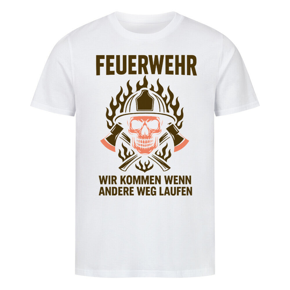 Feuerwehr Vintage Design – Skull mit Helm & Flammen in braun-orange Tönen, Text „Wir kommen, wenn andere weglaufen“. weiß