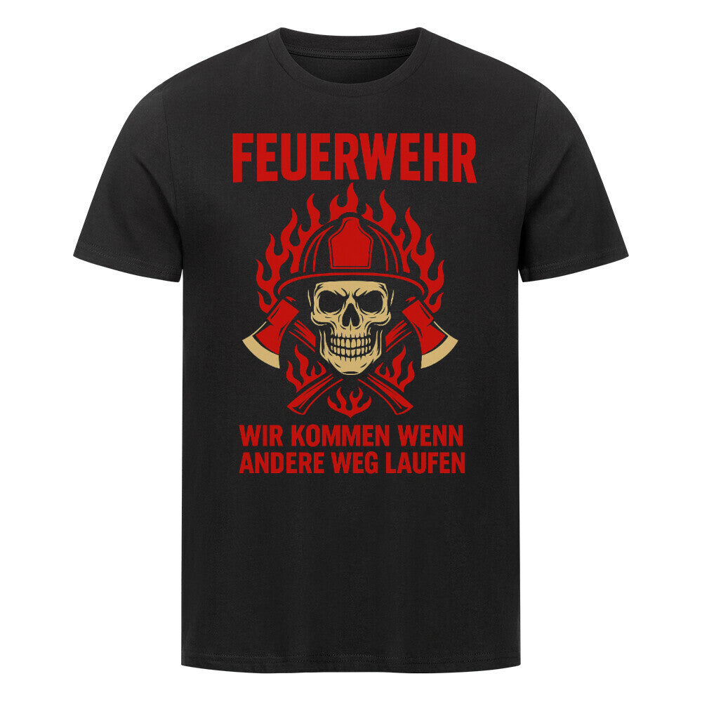 Feuerwehr-Design mit Skull im Einsatzhelm, Flammen und gekreuzten Äxten Text: „Wir kommen, wenn andere weglaufen“. Schwarz