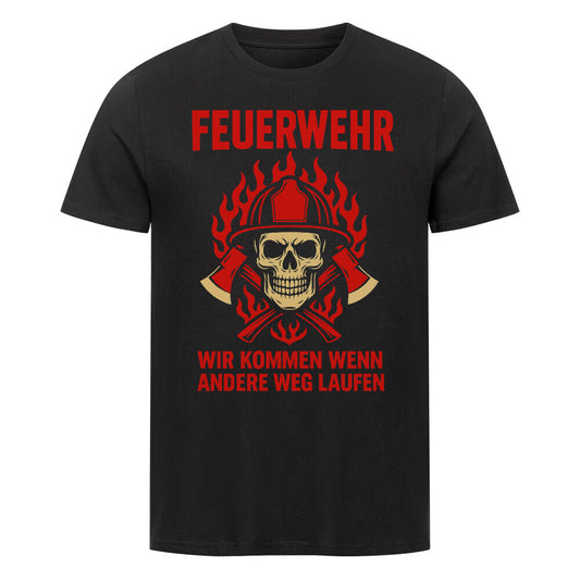 Feuerwehr-Design mit Skull im Einsatzhelm, Flammen und gekreuzten Äxten Text: „Wir kommen, wenn andere weglaufen“. Schwarz
