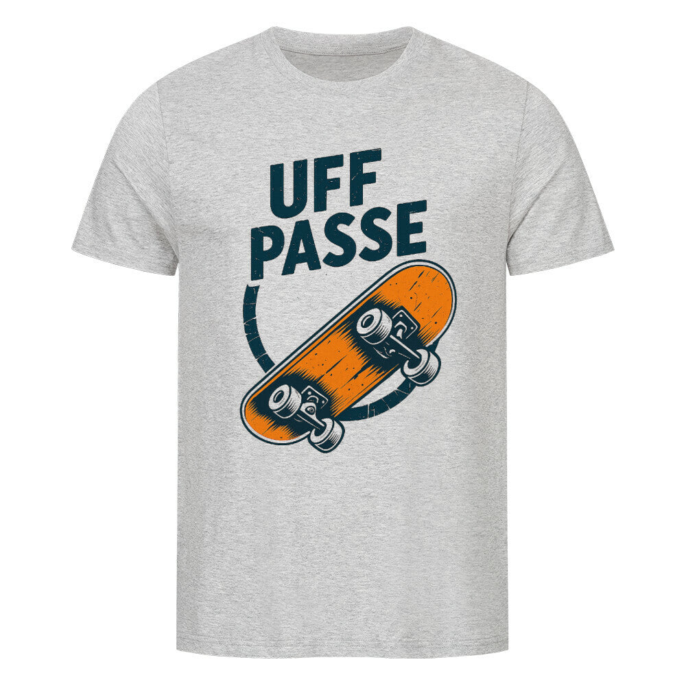 Skateboard im Vintage-Stil mit dem Dialekt-Spruch „Uff Passe“ in hellen Buchstaben auf schwarzem Hintergrund. grau