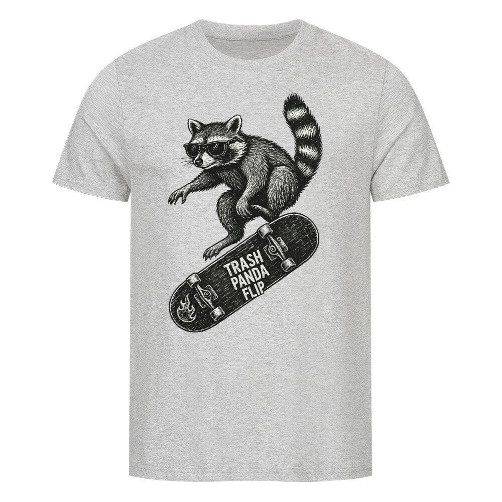 Handgezeichneter Waschbär mit Sonnenbrille springt mit Skateboard Text „Trash Panda Flip“. grau